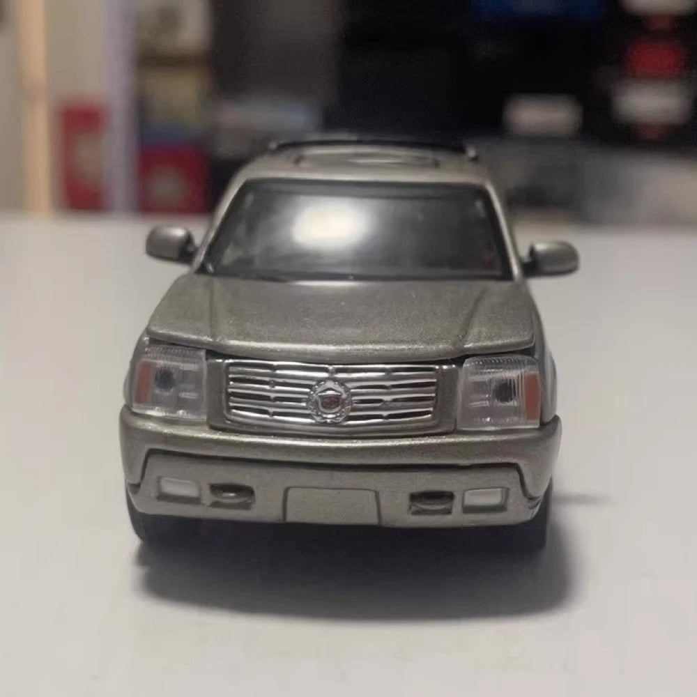 [Anson] 1:43 Cadillac 2002 Escalade Gray Model Car Die-Cast