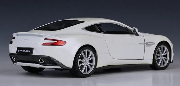 1:24 Aston Martin 2015 Vanquish Die Cast Model Car