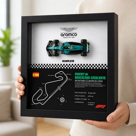 Aston Martin 2025 F1 Fernando Alonso AMR25 Mapa del Circuito Exposición de coches en miniatura enmarcada Exposición de coches en miniatura