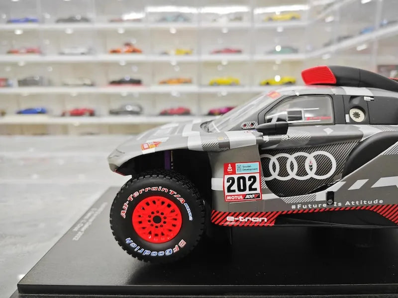 1:18 Audi 2022 RS Q E-Tron Dakar C. Sainz • L.Cruz Die Cast Model Car