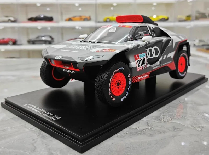 1:18 Audi 2022 RS Q E-Tron Dakar C. Sainz • L.Cruz #200 Die Cast Model Car