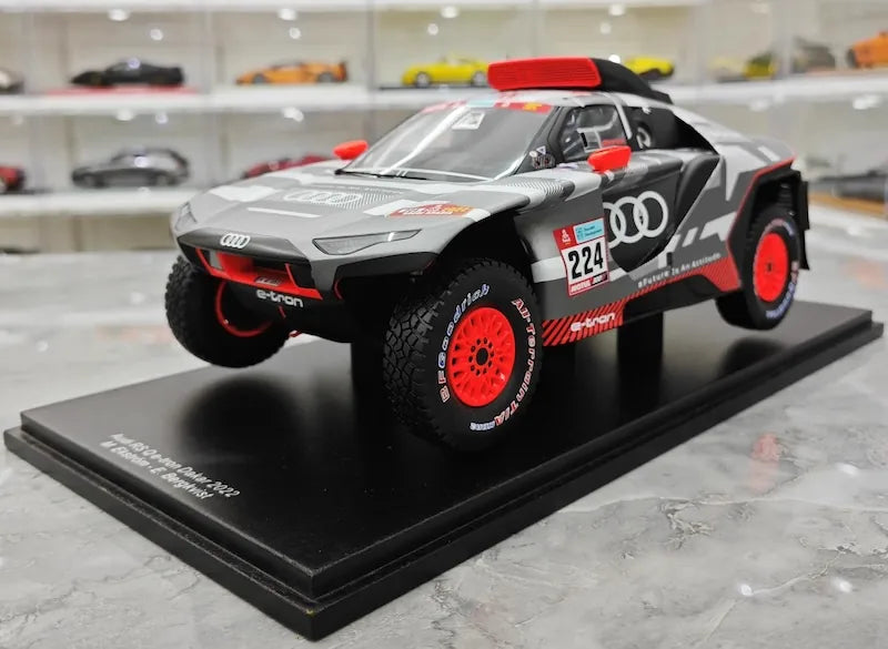 1:18 Audi 2022 RS Q E-Tron Dakar C. Sainz • L.Cruz #224 Die Cast Model Car