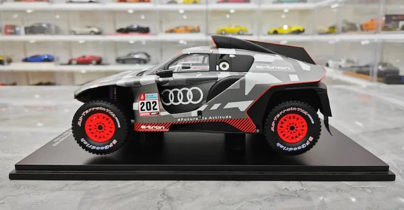 1:18 Audi 2022 RS Q E-Tron Dakar C. Sainz • L.Cruz Die Cast Model Car