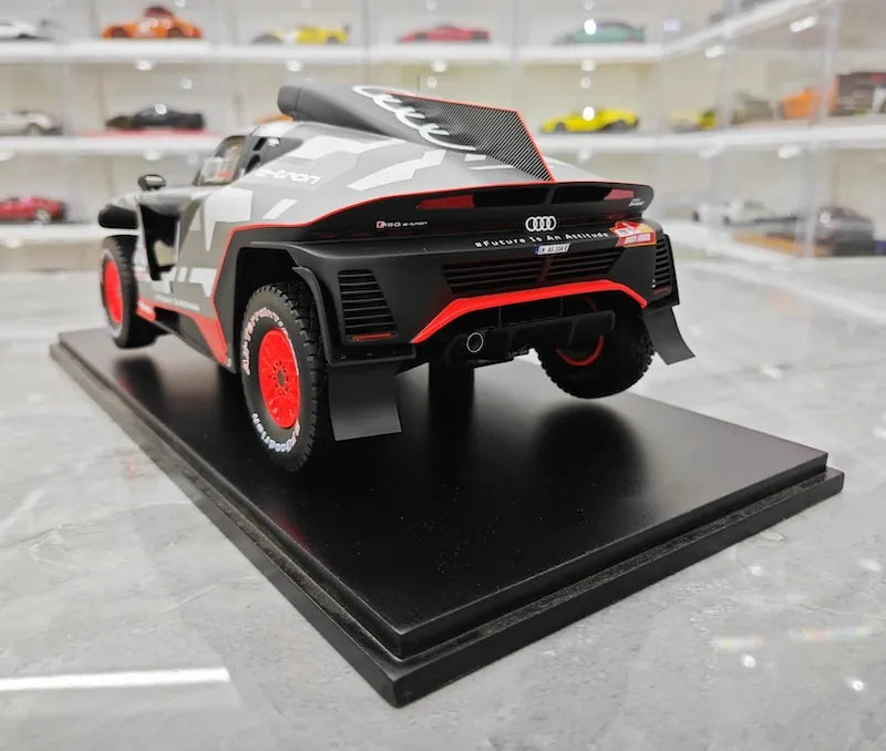 1:18 Audi 2022 RS Q E-Tron Dakar C. Sainz • L.Cruz Die Cast Model Car