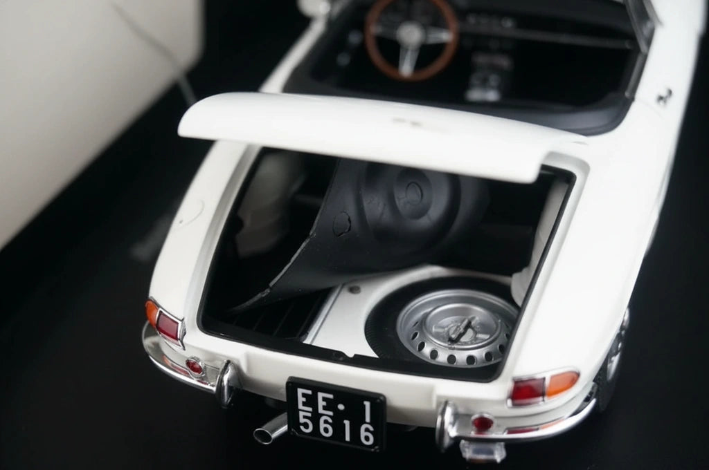 AutoArt Alfa Romeo 1966 1600 Duetto Spider branco 1:18 – modelo de coleção em metal fundido