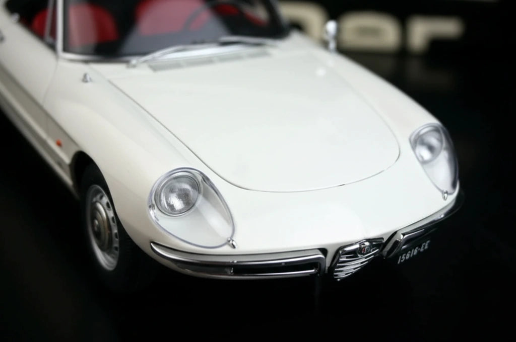 AutoArt Alfa Romeo 1966 1600 Duetto Spider branco 1:18 – modelo de coleção em metal fundido