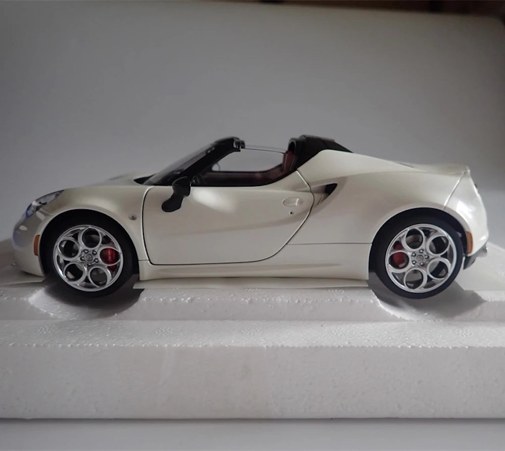 [AutoArt] 1:18 Alfa Romeo 2015 4C Spider bianco modellino di auto Die-Cast