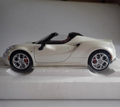 [AutoArt] 1:18 Alfa Romeo 2015 4C Spider bianco modellino di auto Die-Cast