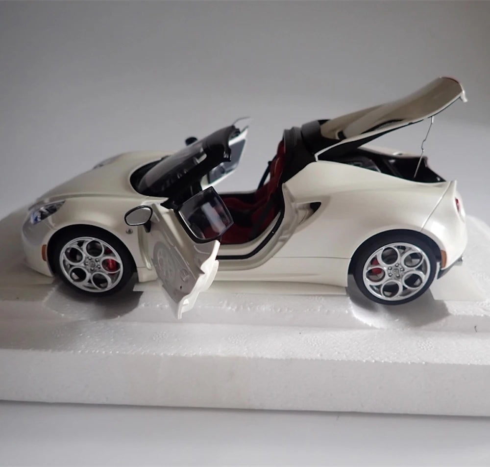 [AutoArt] 1:18 Alfa Romeo 2015 4C Spider bianco modellino di auto Die-Cast