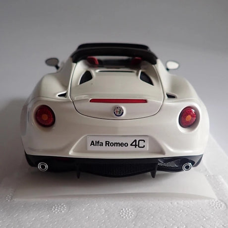 [AutoArt] 1:18 Alfa Romeo 2015 4C Spider White Model Car Die-Cast