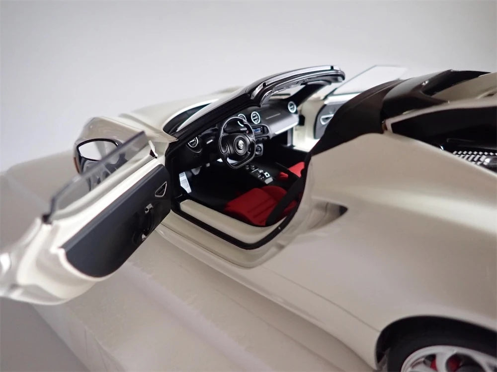 [AutoArt] 1:18 Alfa Romeo 2015 4C Spider White Model Car Die-Cast