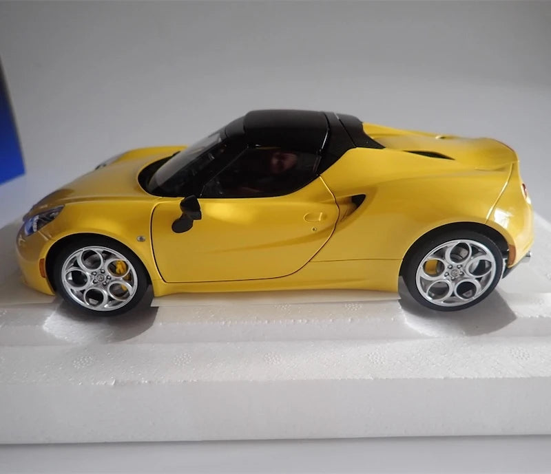 [AutoArt] 1:18 Alfa Romeo 2015 4C Spider Yellow Model Car Die-Cast