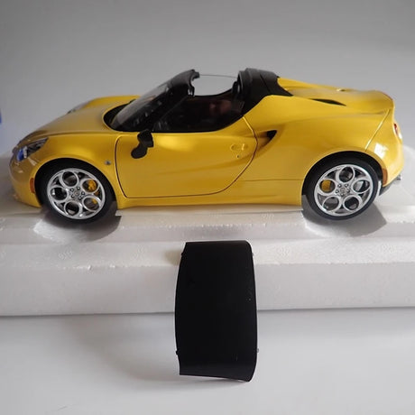 [AutoArt] 1:18 Alfa Romeo 2015 4C Spider Yellow Model Car Die-Cast
