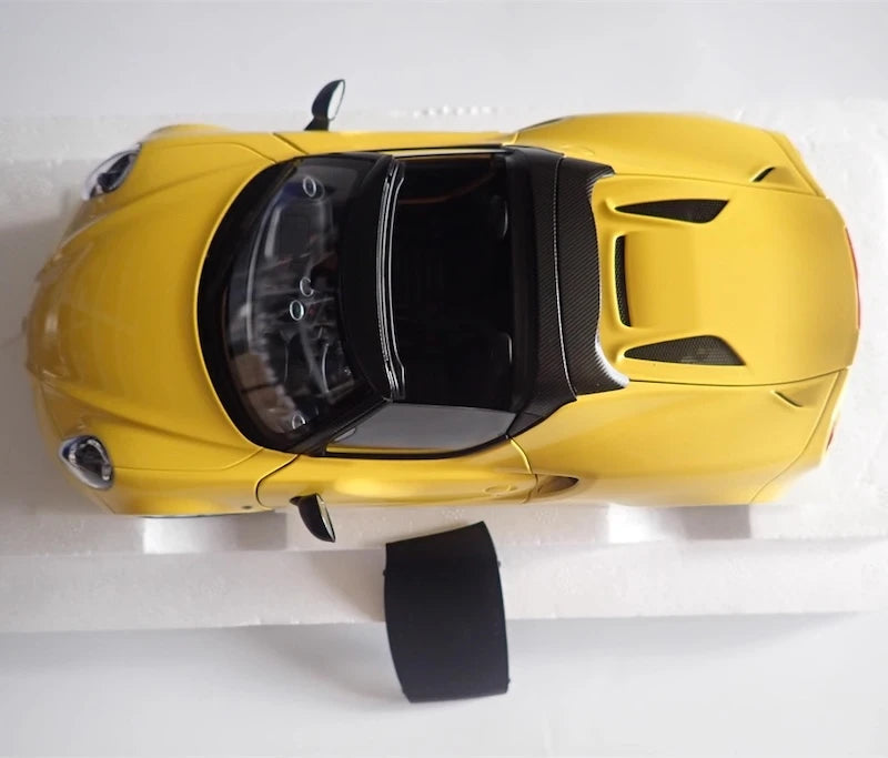 [AutoArt] 1:18 Alfa Romeo 2015 4C Spider Yellow Model Car Die-Cast