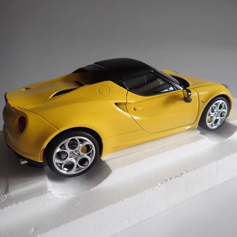 [AutoArt] 1:18 Alfa Romeo 2015 4C Spider Yellow Model Car Die-Cast