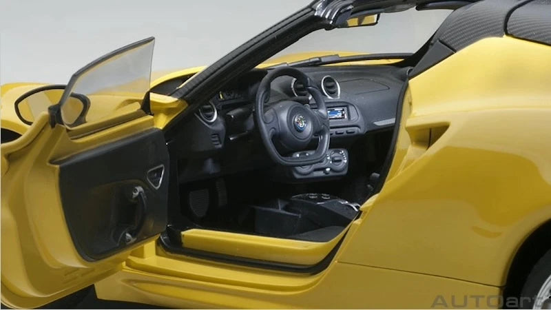 [AutoArt] 1:18 Alfa Romeo 2015 4C Spider Yellow Model Car Die-Cast