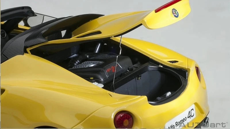 [AutoArt] 1:18 Alfa Romeo 2015 4C Spider Yellow Model Car Die-Cast