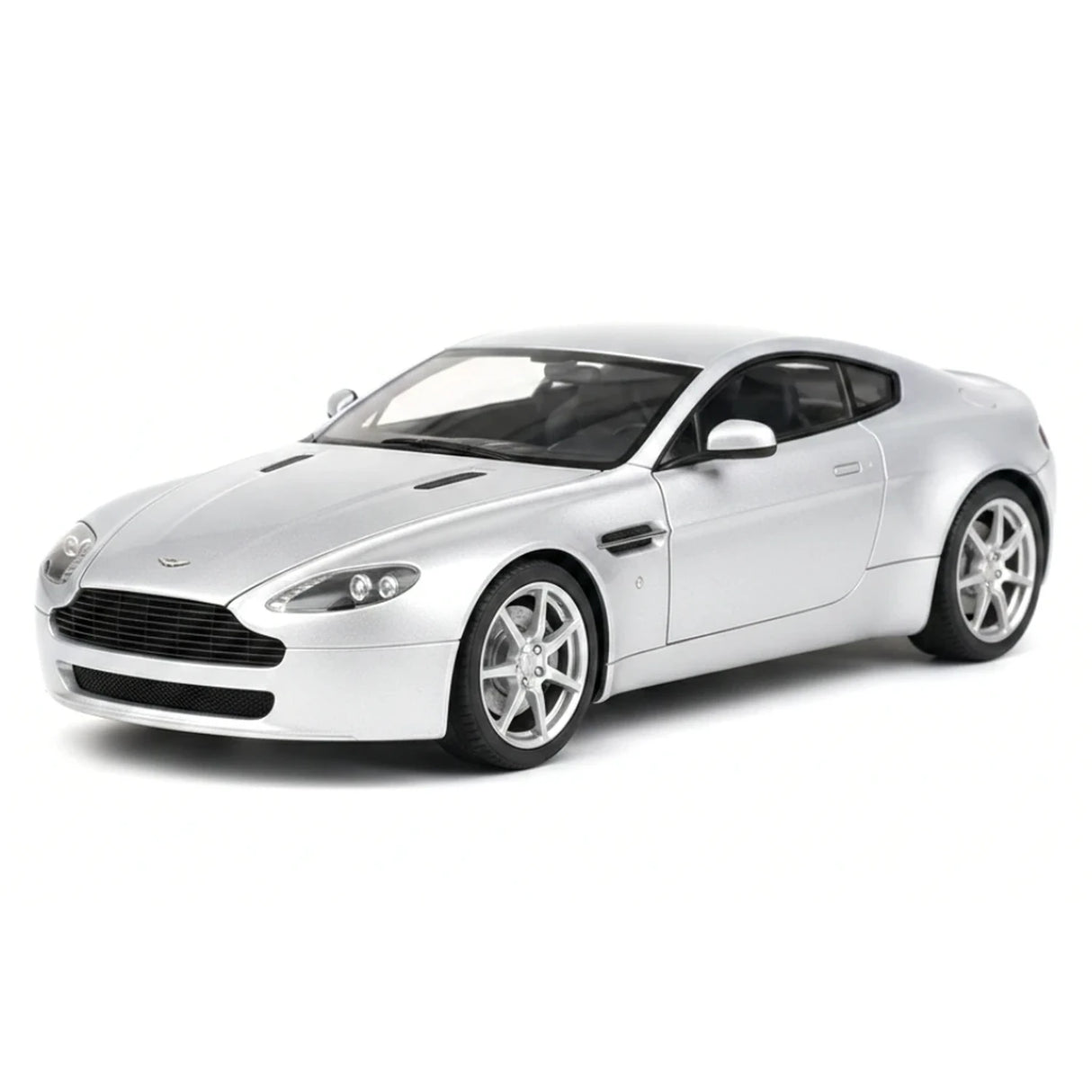 AutoArt Aston Martin 2005 V8 Vantage Silver 1:18 – Collectible Diecast Model Die-Cast