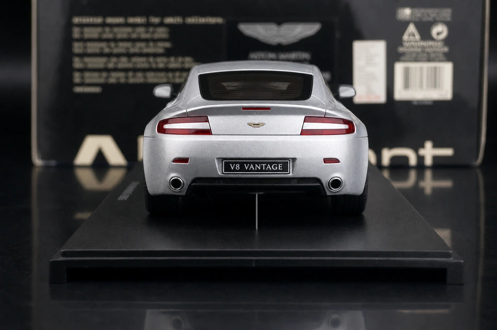 AutoArt Aston Martin 2005 V8 Vantage Silver 1:18 – Collectible Diecast Model Die-Cast