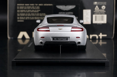 AutoArt Aston Martin 2005 V8 Vantage Silver 1:18 – Verzamelobjecten van gegoten gietijzer