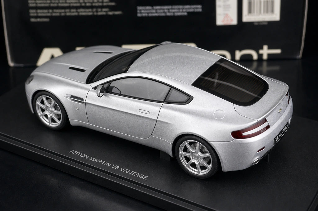 AutoArt Aston Martin 2005 V8 Vantage Silver 1:18 – Collectible Diecast Model Die-Cast