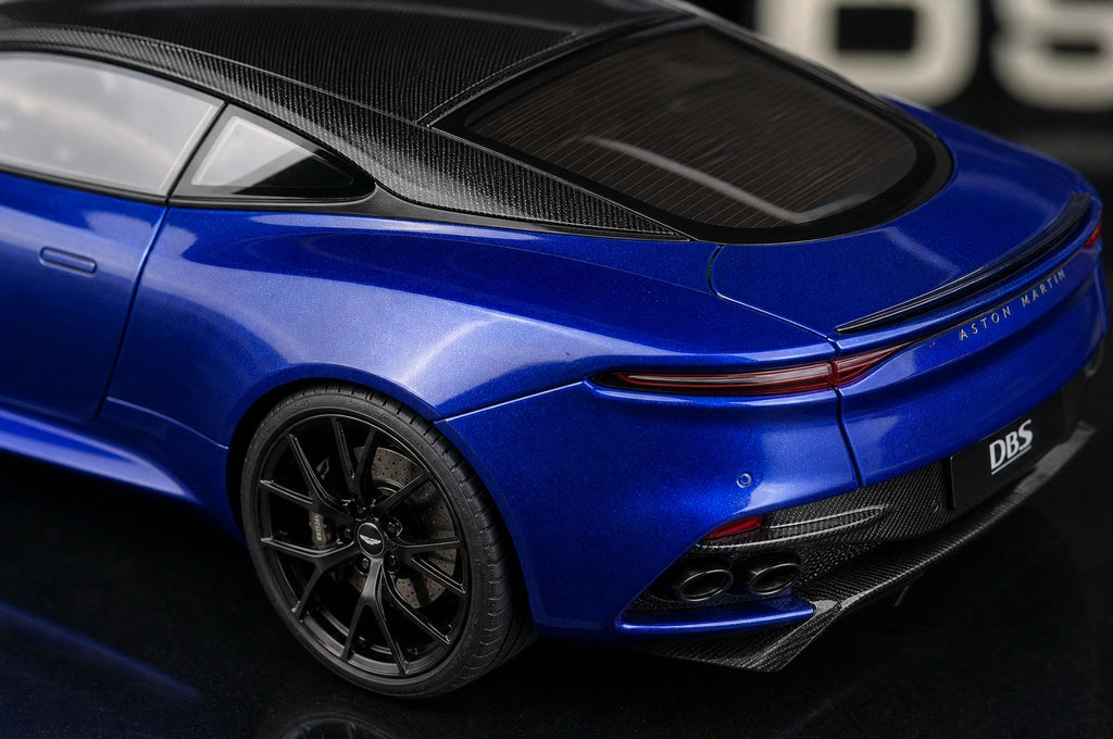 AutoArt Aston Martin 2008 DBS بلو 1:18 – نموذج معدني قابل للجمع من القالب المصبوب