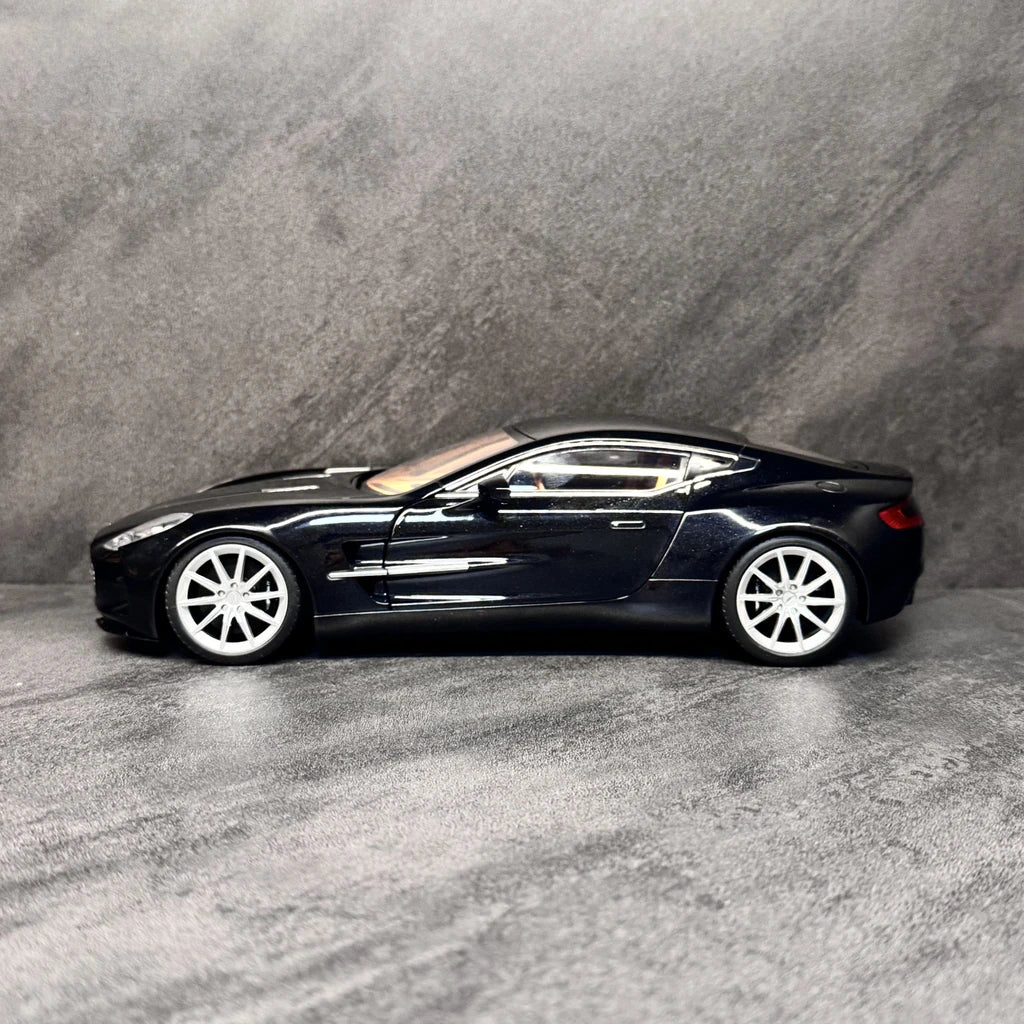 [AutoArt] 1:18 Aston Martin 2009 One-77 Black Model Car Die-Cast