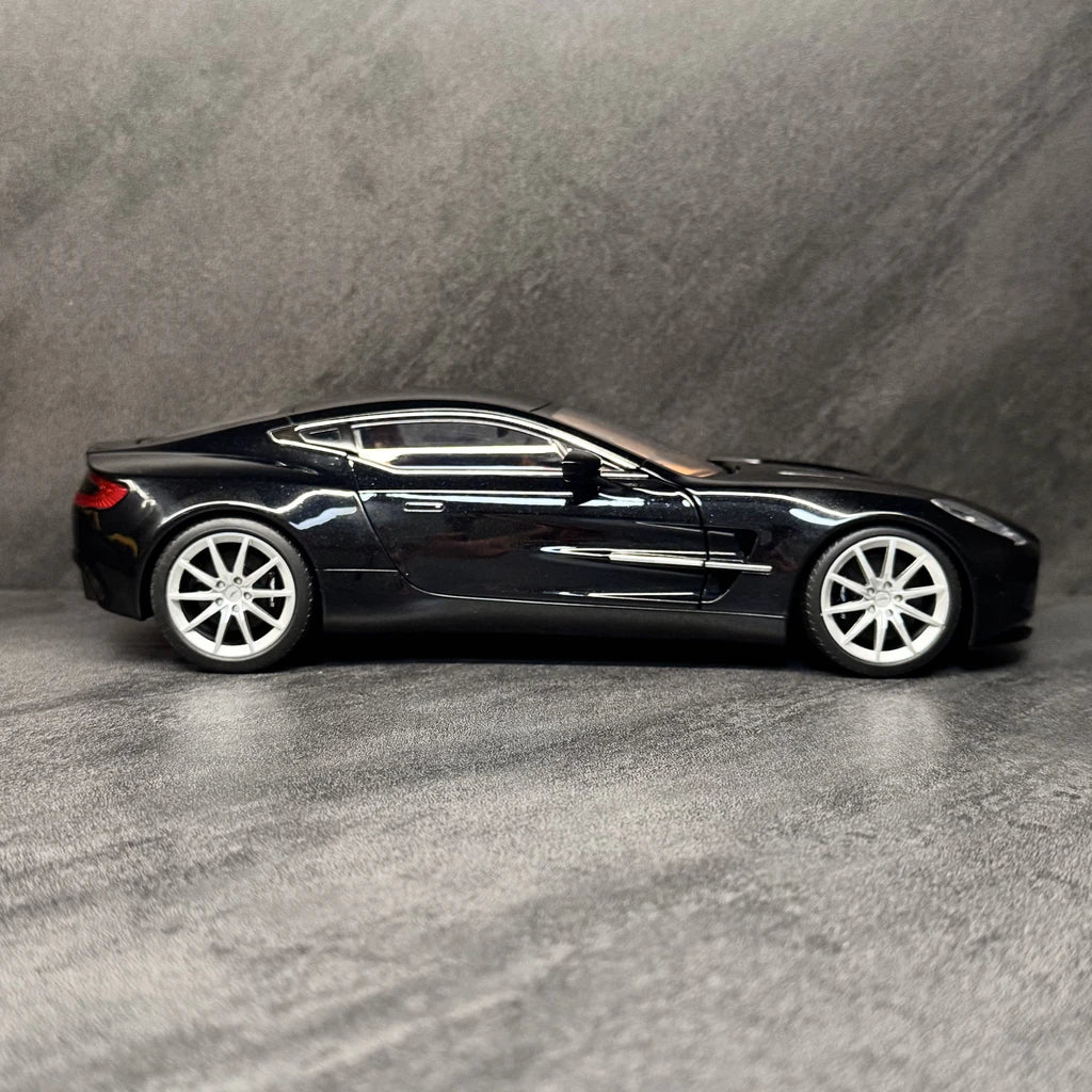 [AutoArt] 1:18 Aston Martin 2009 One-77 Black Model Car Die-Cast
