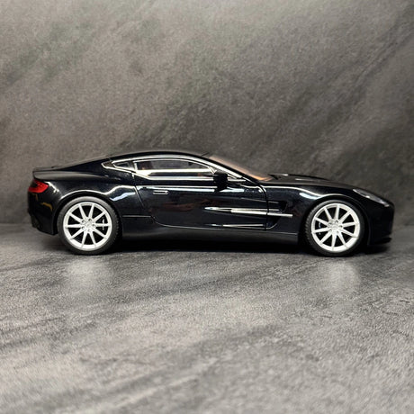 [AutoArt] 1:18 Aston Martin 2009 One-77 Black Model Car Die-Cast