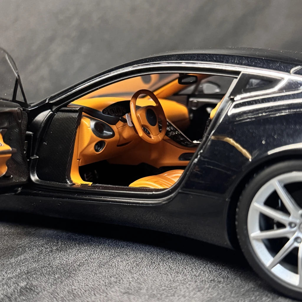 [AutoArt] 1:18 Aston Martin 2009 One-77 Black Model Car Die-Cast