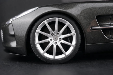 AutoArt Aston Martin 2009 One-77 Iron Gray 1:18 – Verzamelobject gegoten model gegoten