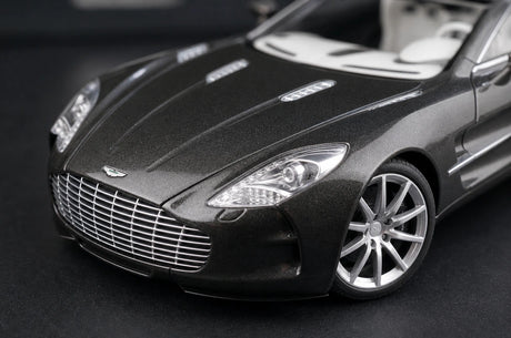 AutoArt Aston Martin 2009 One-77 Iron Gray 1:18 – Verzamelobject gegoten model gegoten