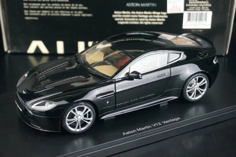 [AutoArt] 1:18 Aston Martin 2009 V12 Vantage Black Model Car Die-Cast