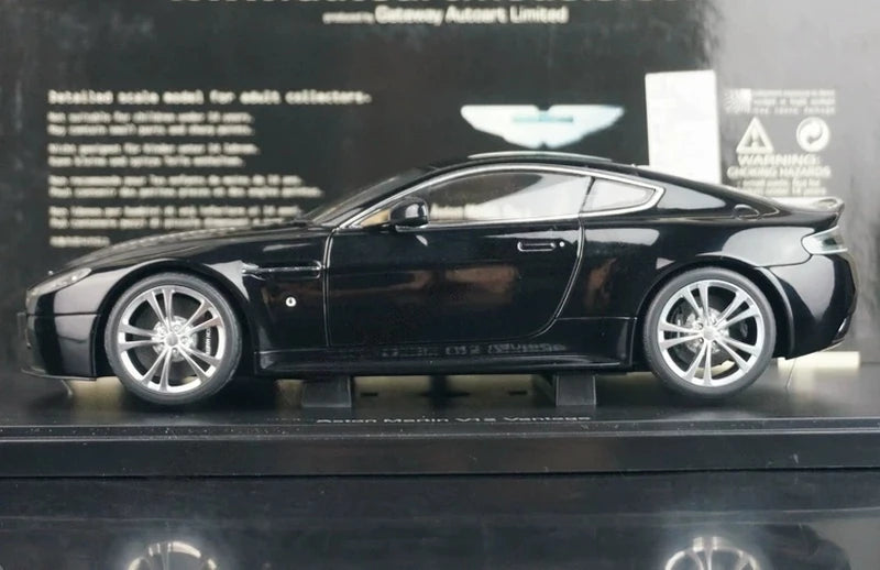 [AutoArt] 1:18 Aston Martin 2009 V12 Vantage Black Model Car Die-Cast