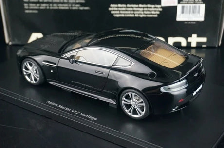[AutoArt] 1:18 Aston Martin 2009 V12 Vantage Black Model Car Die-Cast