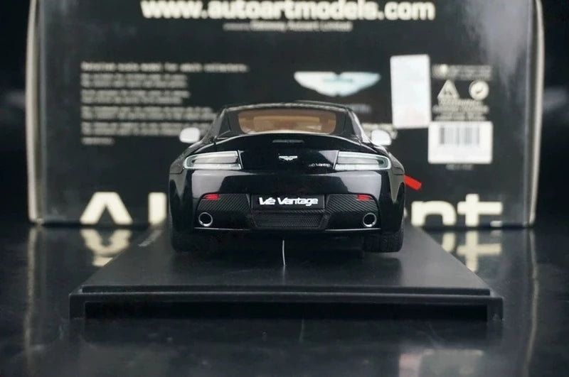 [AutoArt] 1:18 Aston Martin 2009 V12 Vantage Black Model Car Die-Cast