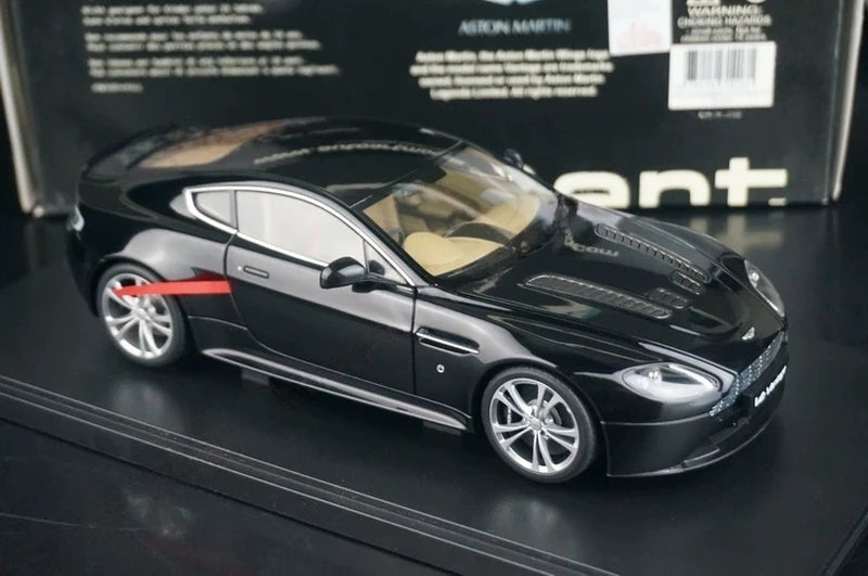 [AutoArt] 1:18 Aston Martin 2009 V12 Vantage Black Model Car Die-Cast