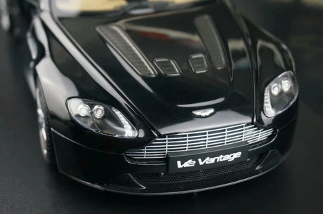 [AutoArt] 1:18 Aston Martin 2009 V12 Vantage Black Model Car Die-Cast