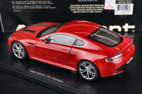 AutoArt Aston Martin 2009 V12 Vantage Red 1:18 – Verzamelobject gegoten model met gietijzer