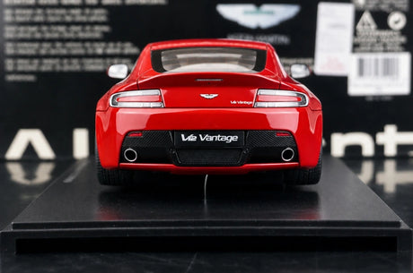 AutoArt Aston Martin 2009 V12 Vantage Red 1:18 – Verzamelobject gegoten model met gietijzer