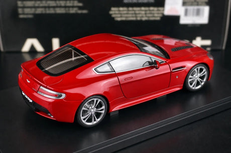 AutoArt Aston Martin 2009 V12 Vantage Red 1:18 – Verzamelobject gegoten model met gietijzer