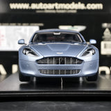 AutoArt Aston Martin 2010 رابيد سيلفر وبلو 1:18 – نموذج معدني قابل للجمع مصبوب، مصبوب.