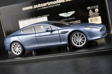 AutoArt Aston Martin 2010 Rapide zilver and blauw 1:18 – diecast verzamelmodel