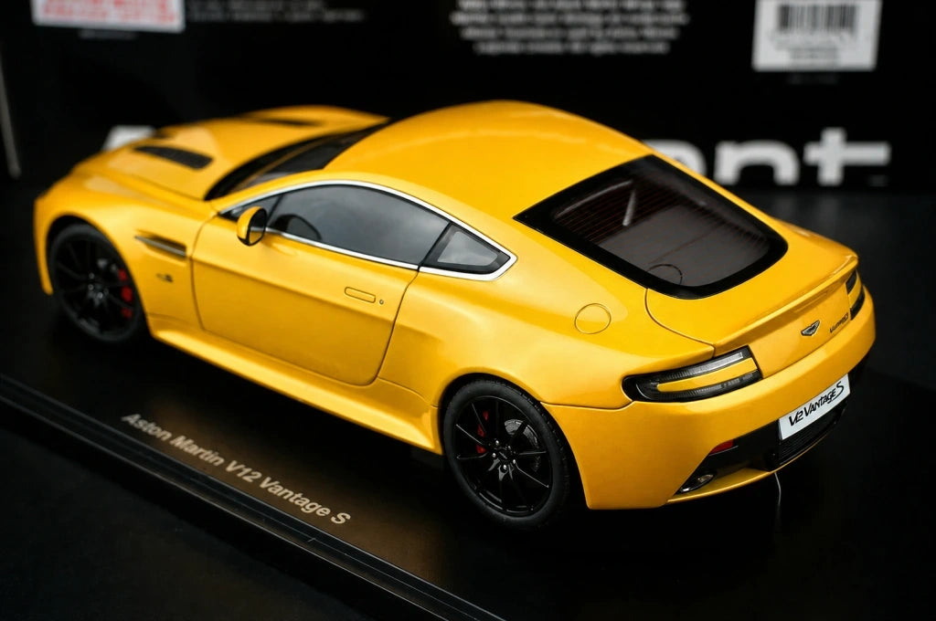AutoArt Aston Martin 2013 V12 Vantage S Yellow 1:18 – Collectible Diecast Model Die-Cast