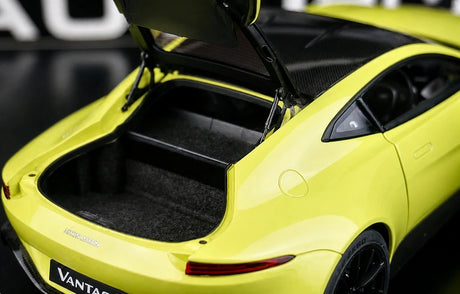 AutoArt Aston Martin 2019 Vantage Lemon Yellow 1:18 – Verzamelobject gegoten model met gietijzer