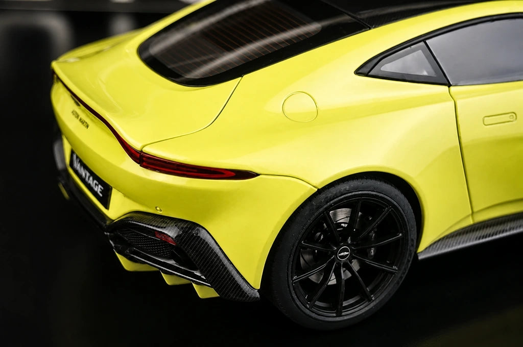 AutoArt Aston Martin 2019 Vantage Lemon Yellow 1:18 – Collectible Diecast Model Die-Cast