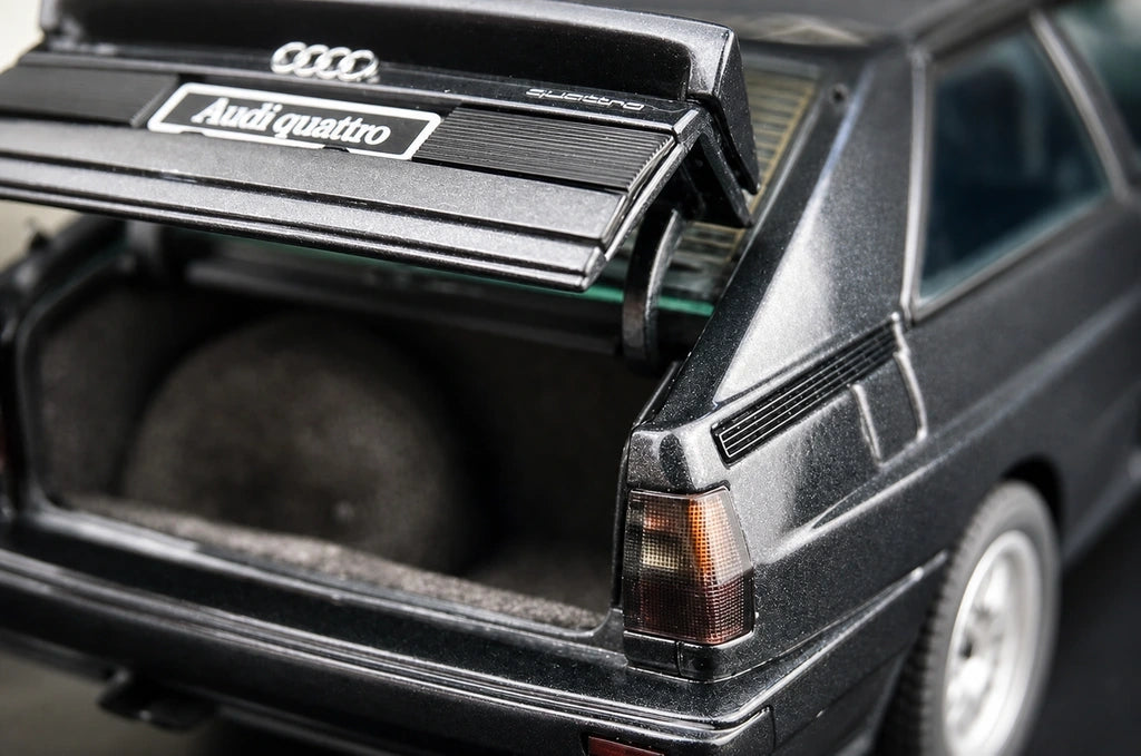 AutoArt Audi 1981 كواترو LWB سيلفر آند رمادي 1:18 – نموذج معدني قابل للجمع من القالب المصبوب