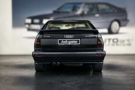 AutoArt Audi 1981 Quattro LWB zilver and grijs 1:18 – diecast verzamelmodel