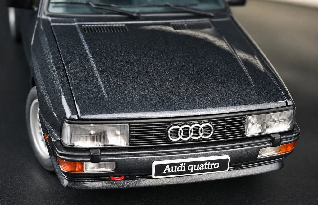 AutoArt Audi 1981 كواترو LWB سيلفر آند رمادي 1:18 – نموذج معدني قابل للجمع من القالب المصبوب