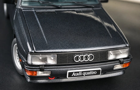AutoArt Audi 1981 Quattro LWB zilver and grijs 1:18 – diecast verzamelmodel